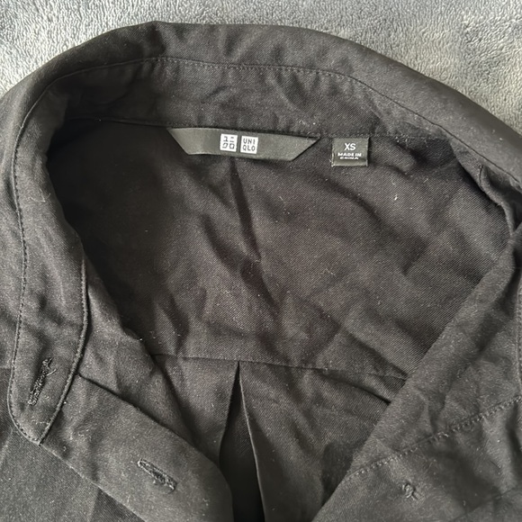 Uniqlo Black Dress Shirt - Picture 2 of 2